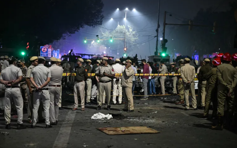 Car blast in Red Fort Delhi