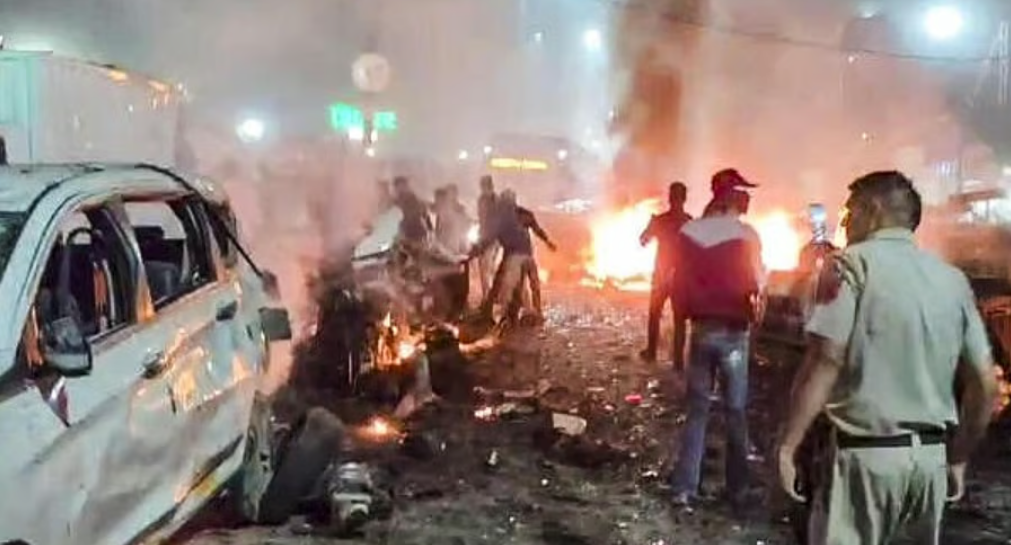 Car blast in Red Fort Delhi